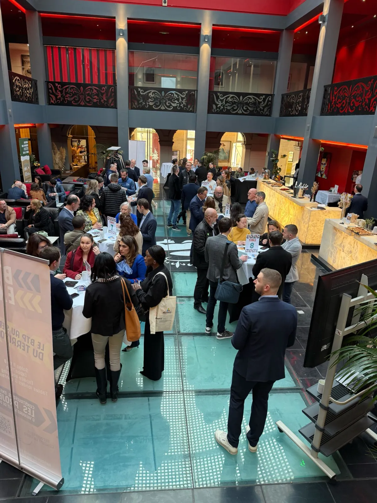 Vue d'ensemble des participants pendant la session de speed meeting de la Business Expo
