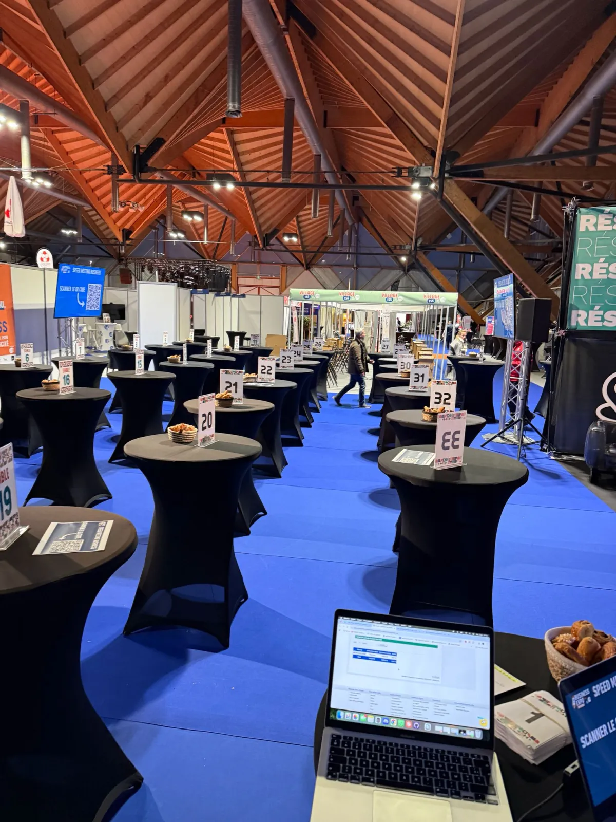 Un speed meeting grand format : des dizaines de tables synchronisées avec Tropevent Speed Meeting
